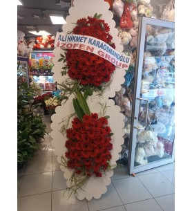 kırmızı beyaz canlı çelenk